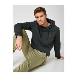 Koton Men's Grey Hooded Long Sleeve Embroidered Sweatshirt vyobraziť