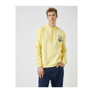Koton Men's Yellow Licensed Printed Hooded Cotton Sweatshirt vyobraziť