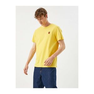 Koton Men's Yellow Crew Neck Cotton T-Shirt vyobraziť