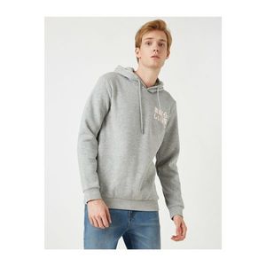 Koton Men's Grey Hooded Printed Long Sleeve Sweatshirt vyobraziť
