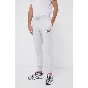 Nohavice Tommy Jeans pánske, šedá farba, jednofarebné vyobraziť