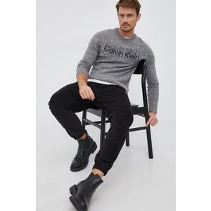 Manšestrové nohavice Calvin Klein Jeans pánske, čierna farba, jogger vyobraziť