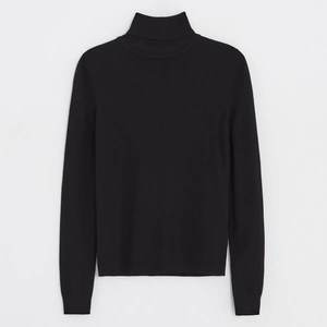 Cropp - Basic rolákový sveter - Čierna vyobraziť