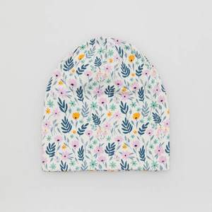 Reserved - Kvetinová bavlnená čiapka beanie - Krémová vyobraziť