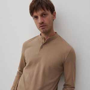 Reserved - Tričko polo s dlhými rukávmi a nízkym stojačikom - Béžová vyobraziť