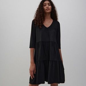 Reserved - Šaty s volánom - Čierna vyobraziť