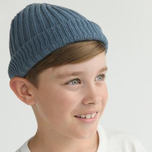 Reserved - Čiapka Beanie s nášivkou - Tmavomodrá vyobraziť