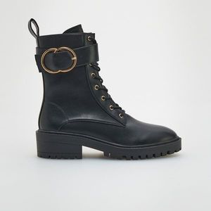 Reserved - Členkové topánky s ozdobnou prackou - Čierna vyobraziť