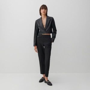 Reserved - Elegantné nohavice so zažehlenými pukmi - Čierna vyobraziť