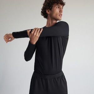Reserved - Športové tričko s dlhými rukávmi - Čierna vyobraziť