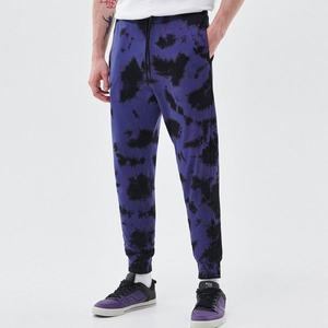 Cropp - Batikované jogger nohavice - Purpurová vyobraziť