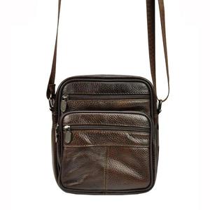 Kožená crossbody taška. vyobraziť