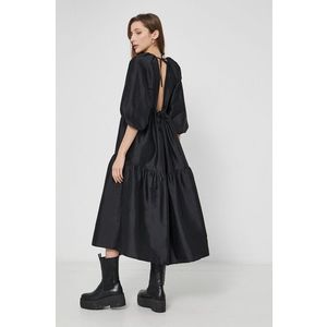 Šaty Samsoe Samsoe čierna farba, midi, oversize vyobraziť