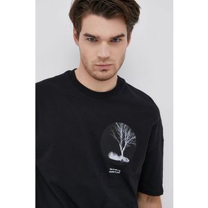 Bavlnené tričko Sisley čierna farba, s potlačou vyobraziť