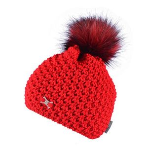 CAPU Zimná čiapka s brmbolcom Red 401-B vyobraziť
