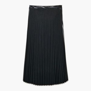 Cropp - Plisovaná sukňa z umelej kože - Čierna vyobraziť
