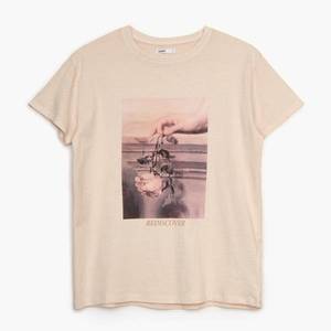 Cropp - Oversize tričko s potlačou - Béžová vyobraziť