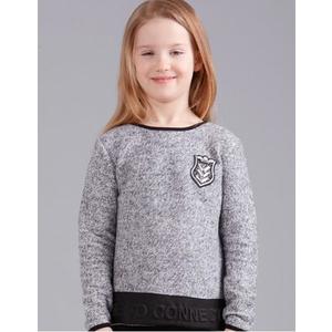 Šedý dievčenský sveter s erbom a nápisom vyobraziť