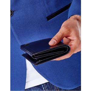 Čierna kožená pánska peňaženka so symetrickým razením vyobraziť