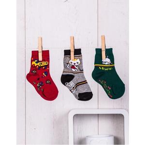 Súprava troch detských ponožiek s farebnými veselými protišmykovými potlačami vyobraziť