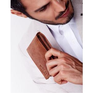 Svetlohnedá pánska kožená peňaženka s ošúchanými okrajmi vyobraziť