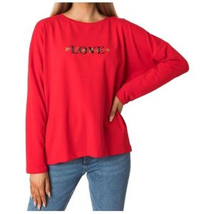 červené dámske tričko s nápisom love vyobraziť