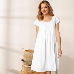 Jednofarebné šaty s macramé biela 48 vyobraziť