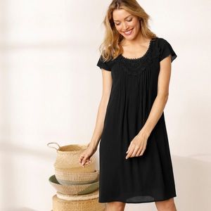 Jednofarebné šaty s macramé čierna 40 vyobraziť