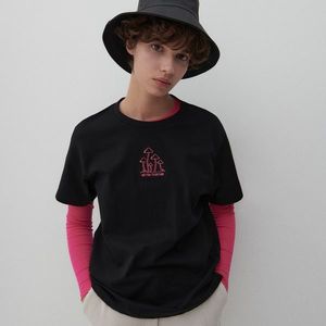 Reserved - Bavlnené tričko s vyšitým detailom - Čierna vyobraziť
