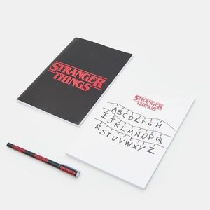 Sinsay - 3-dielna súprava zápisníkov a pera Stranger Things - Viacfarebná vyobraziť