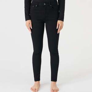 Sinsay - Skinny džínsy so stredne vysokým pásom - Čierna vyobraziť