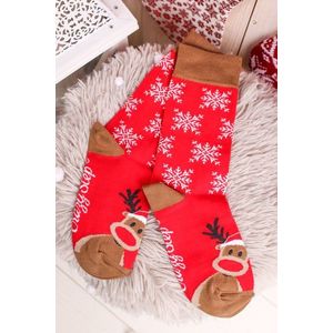 Červené vzorované ponožky Vianočný sob vyobraziť