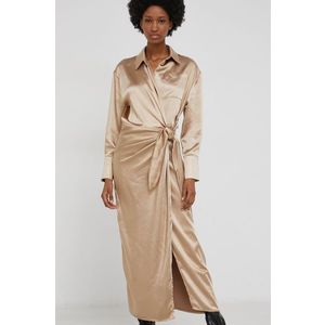Šaty Answear Lab zlatá farba, maxi, áčkový strih vyobraziť