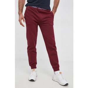 Nohavice Tommy Hilfiger pánske, bordová farba, jednofarebné vyobraziť