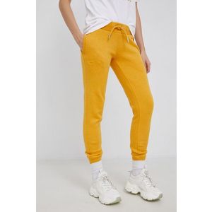 Nohavice Superdry dámske, žltá farba, jednofarebné vyobraziť