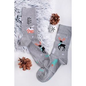 Sivé vzorované ponožky Jelene na snehu vyobraziť