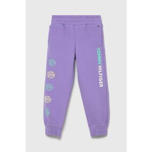 Detské nohavice Tommy Hilfiger fialová farba, s potlačou vyobraziť