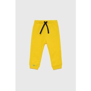 Detské bavlnené nohavice United Colors of Benetton žltá farba, jednofarebné vyobraziť
