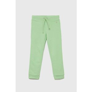 Detské bavlnené nohavice United Colors of Benetton zelená farba, jednofarebné vyobraziť