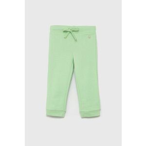 Detské bavlnené nohavice United Colors of Benetton zelená farba, jednofarebné vyobraziť