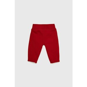 Detské bavlnené nohavice United Colors of Benetton červená farba, s nášivkou vyobraziť