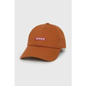 Bavlnená čiapka Levi's hnedá farba, s nášivkou vyobraziť