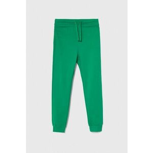Detské bavlnené tepláky United Colors of Benetton zelená farba, jednofarebné vyobraziť