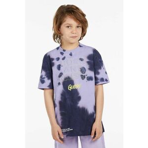 Detské bavlnené tričko Guess fialová farba, vzorovaný vyobraziť