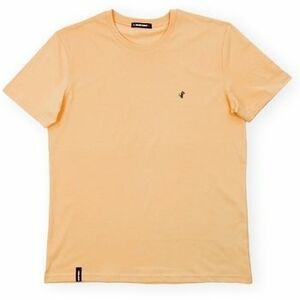 Yellow T-shirt vyobraziť