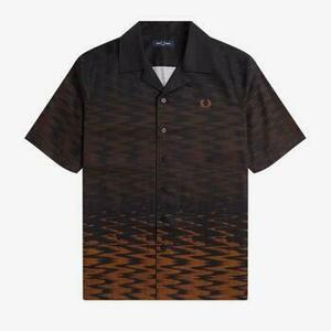 Košele s dlhým rukávom Fred Perry WAVE GRAPHIC REVERE COLLAR vyobraziť