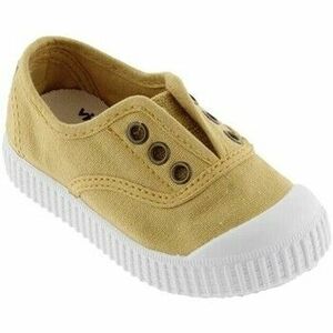 SNEAKERS vyobraziť